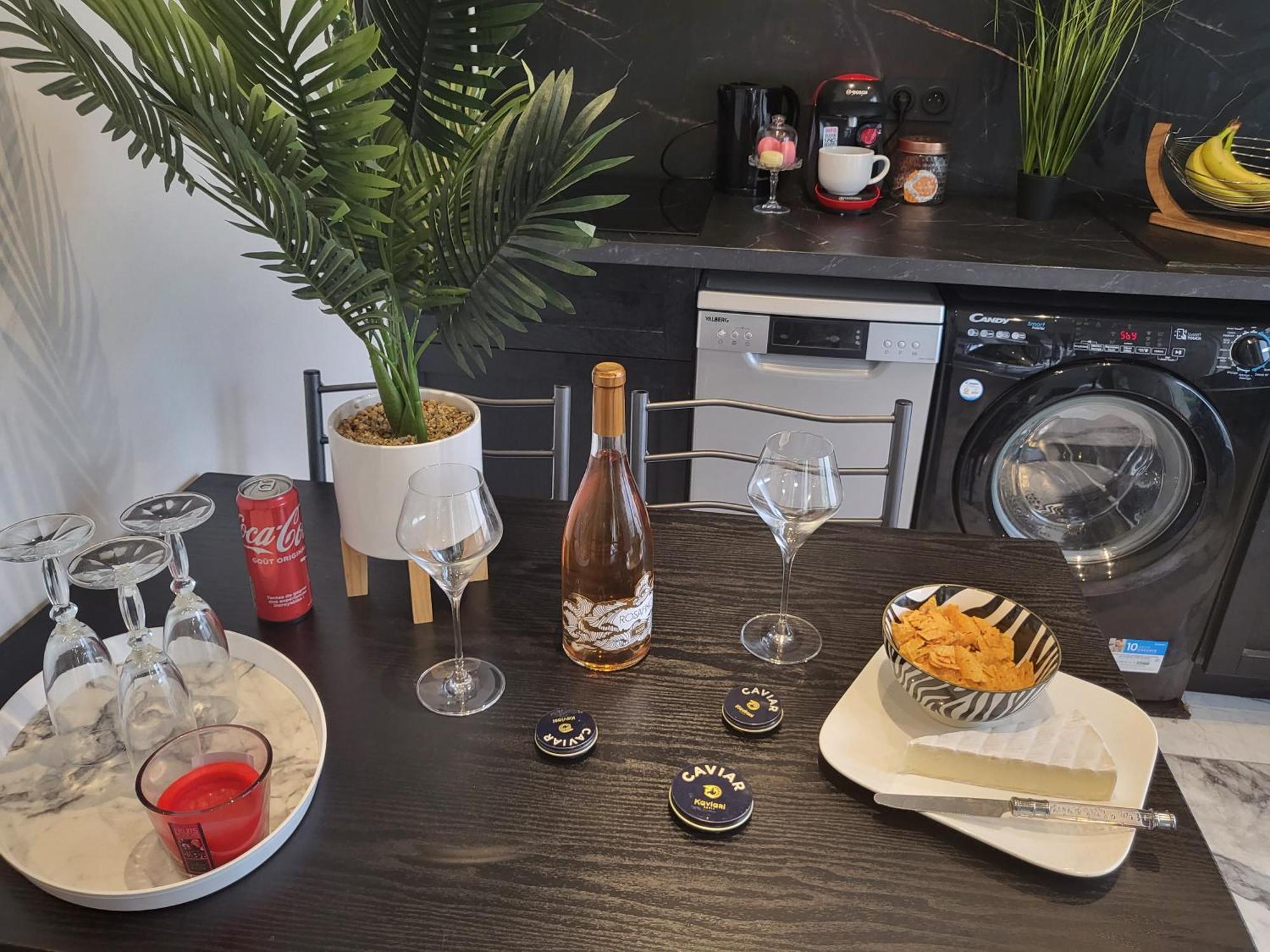 Apartment T2 Neuf Centre Raphael Avec Terrasse Et Parking Gratuit, Kit Linge Et Serviettes Offerts ,pres De La Et Commerces! *