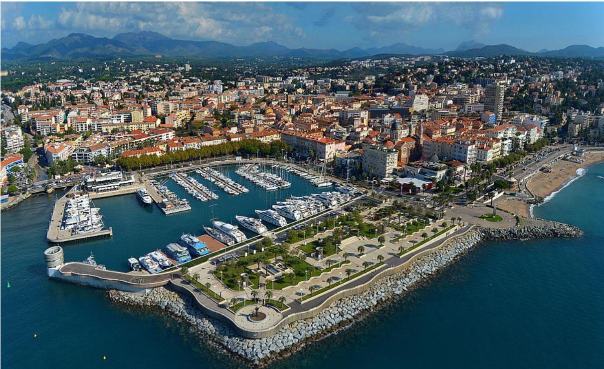Apartment T2 Neuf Centre Raphael Avec Terrasse Et Parking Gratuit, Kit Linge Et Serviettes Offerts ,pres De La Et Commerces! Saint-Raphael (Var)
