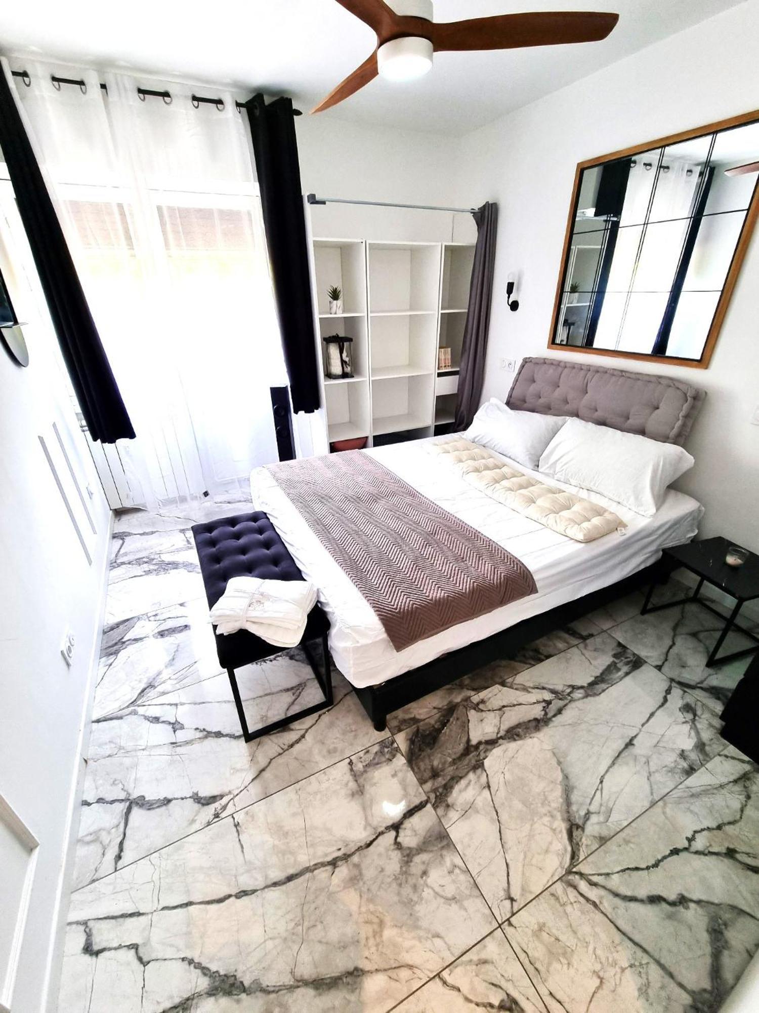 T2 Neuf Centre Raphael Avec Terrasse Et Parking Gratuit, Kit Linge Et Serviettes Offerts ,pres De La Et Commerces! * Saint-Raphael (Var)