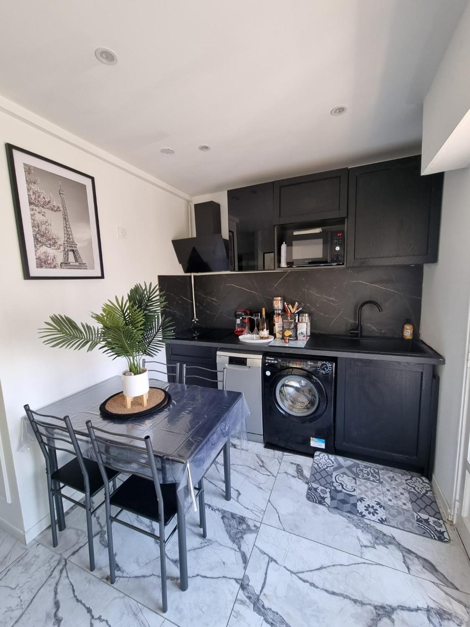 T2 Neuf Centre Raphael Avec Terrasse Et Parking Gratuit, Kit Linge Et Serviettes Offerts ,pres De La Et Commerces! Saint-Raphael (Var)
