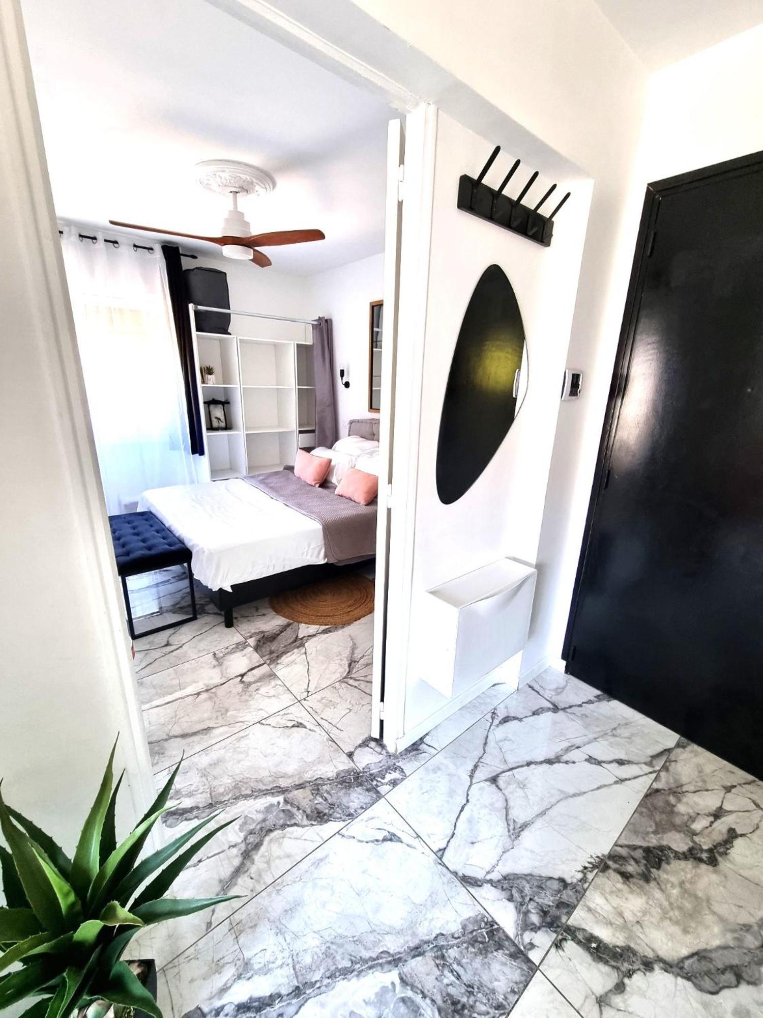 T2 Neuf Centre Raphael Avec Terrasse Et Parking Gratuit, Kit Linge Et Serviettes Offerts ,pres De La Et Commerces! Saint-Raphael (Var)