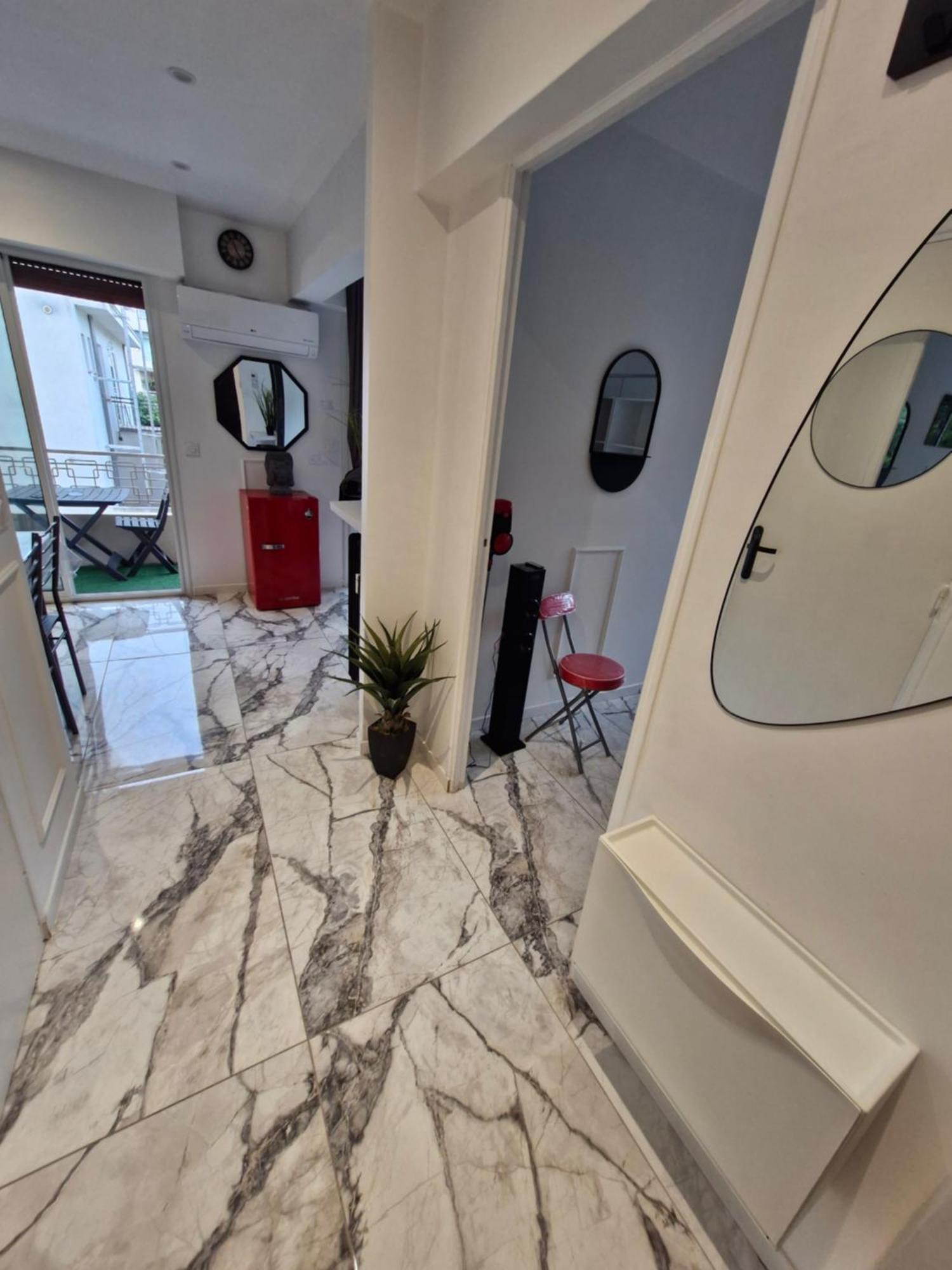 T2 Neuf Centre Raphael Avec Terrasse Et Parking Gratuit, Kit Linge Et Serviettes Offerts ,pres De La Et Commerces! Saint-Raphael (Var)